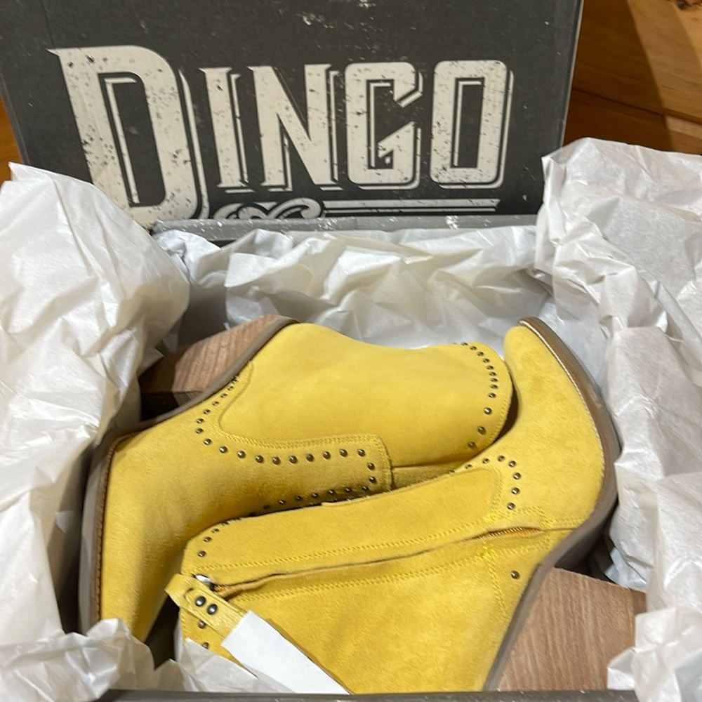 NWT-DINGO CLASSY N SASSY LEATHER BOOTIE STYLE DI952YE10 WOMEN’S 9.5M - Picture 2 of 10